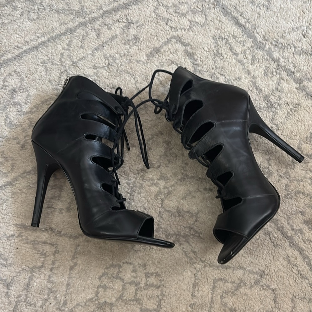 ✨Chinese Laundry Lace Up Heels